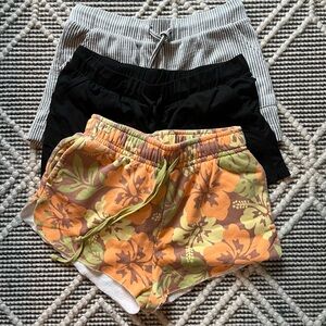 3 pairs of women’s pull on shorts